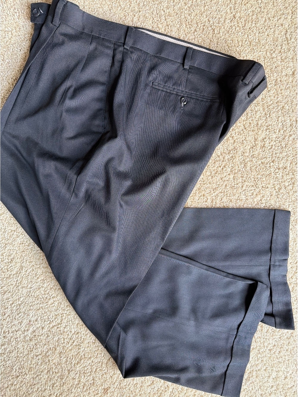 Solid black Louis Raphael 48x29 dress pants